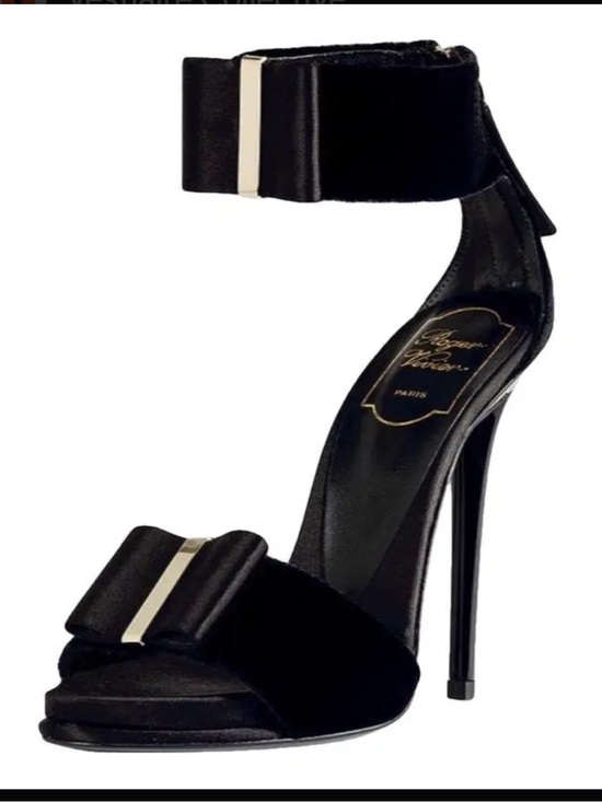 Roger Vivier Shoes - Roger Vivier velvet bow heels with gold detail 4” heels Size 37